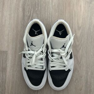 Nike air Jordan’s size 7.5 women’s, black and white